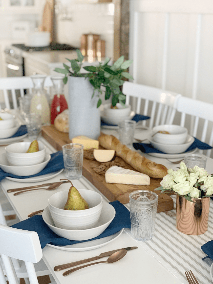 A Simple Thanksgiving Table Setting