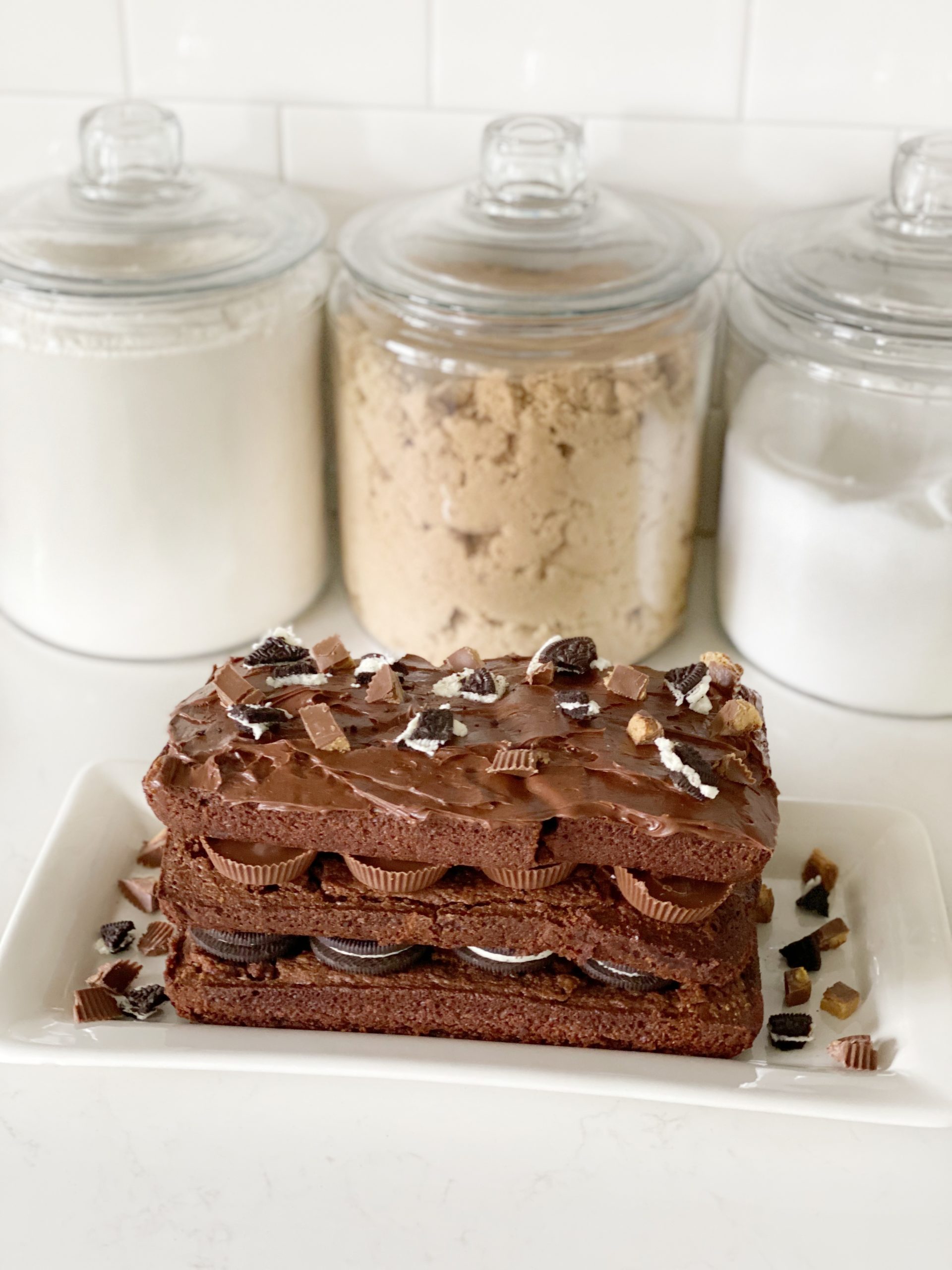 Oreo Reese’s Peanut Butter Brownie Cake